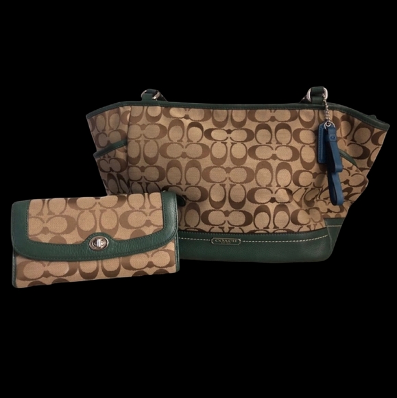 Pending SALE π₯EUC π Authentic COACH Handbags, pockets & Wallet - Picture 2 of 8